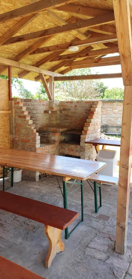 Szatymaz 100 Eves Fogado Bed & Breakfast エクステリア 写真