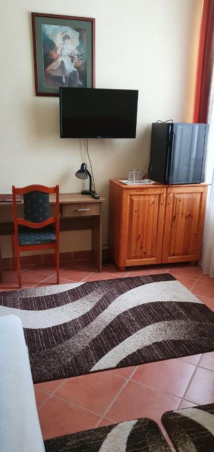 Szatymaz 100 Eves Fogado Bed & Breakfast エクステリア 写真