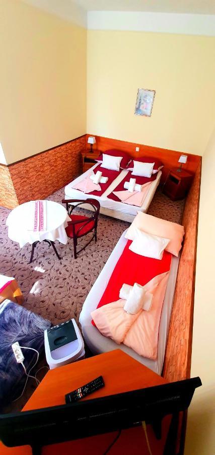 Szatymaz 100 Eves Fogado Bed & Breakfast エクステリア 写真