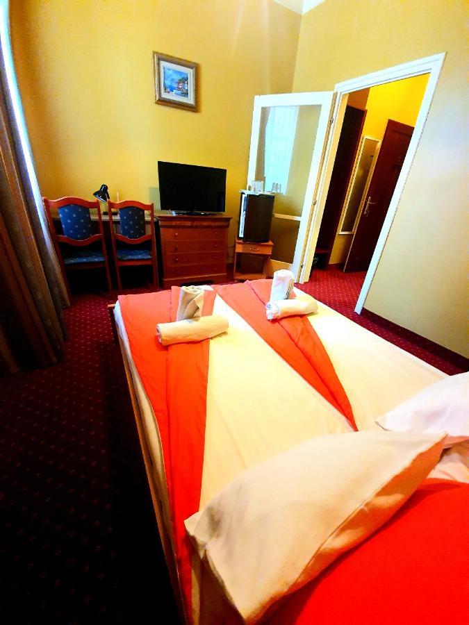 Szatymaz 100 Eves Fogado Bed & Breakfast エクステリア 写真