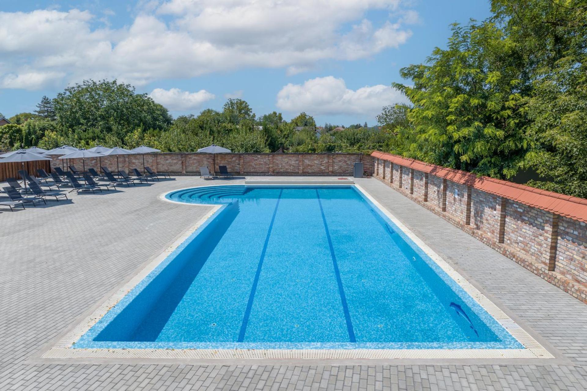 Szatymaz 100 Eves Fogado Bed & Breakfast エクステリア 写真