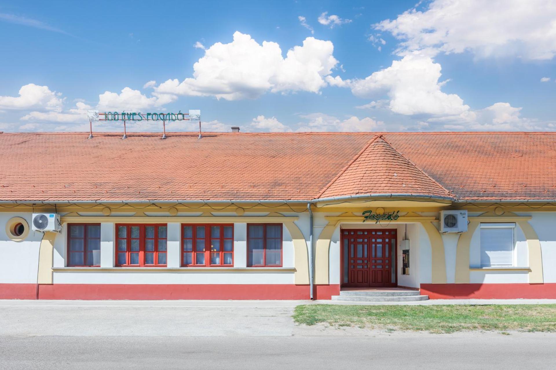 Szatymaz 100 Eves Fogado Bed & Breakfast エクステリア 写真
