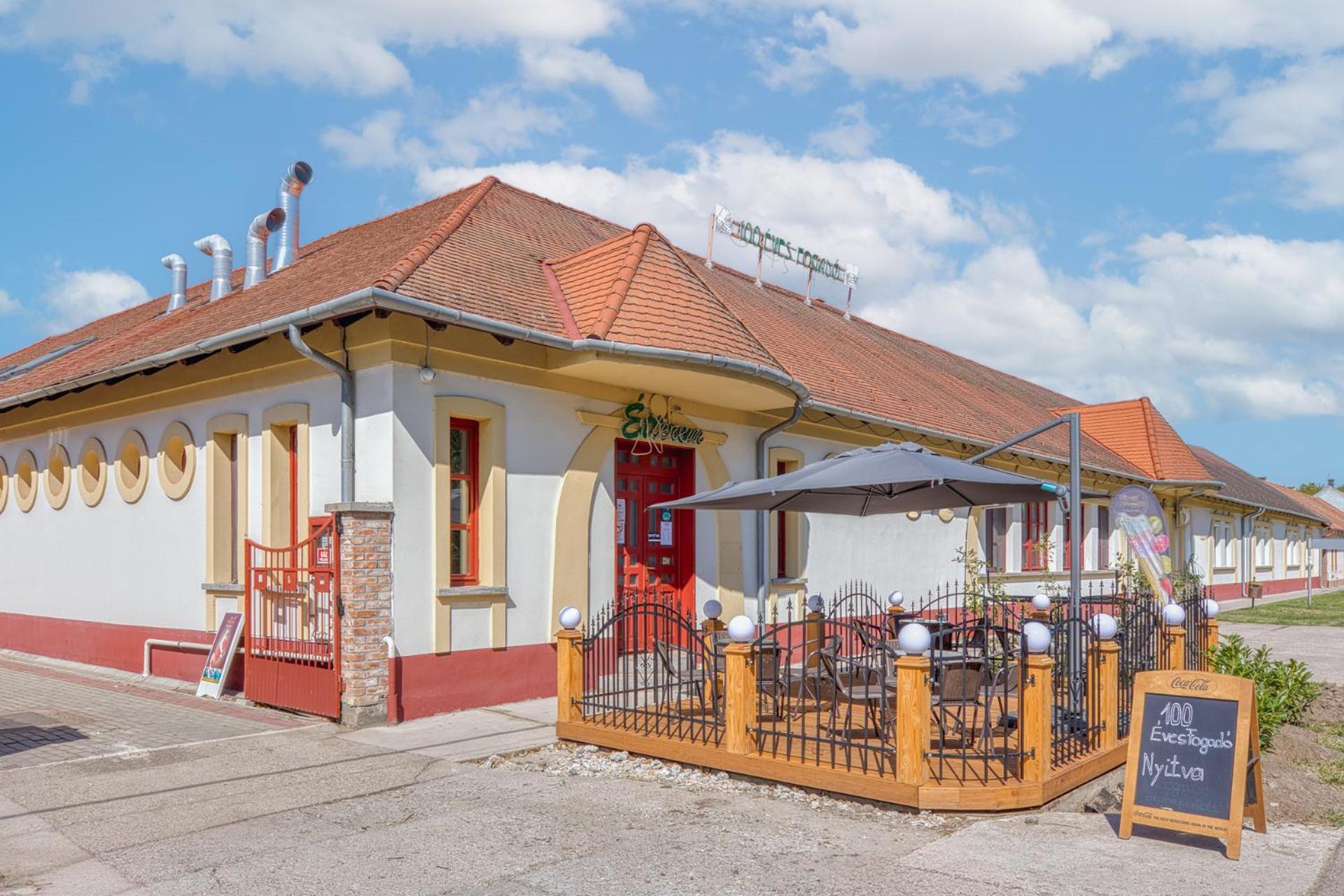Szatymaz 100 Eves Fogado Bed & Breakfast エクステリア 写真