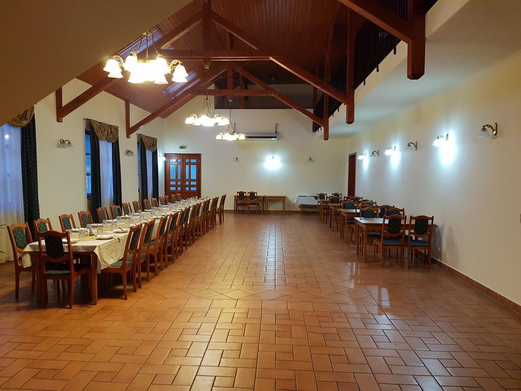 Szatymaz 100 Eves Fogado Bed & Breakfast エクステリア 写真