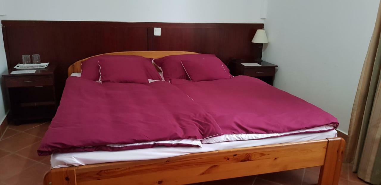 Szatymaz 100 Eves Fogado Bed & Breakfast エクステリア 写真